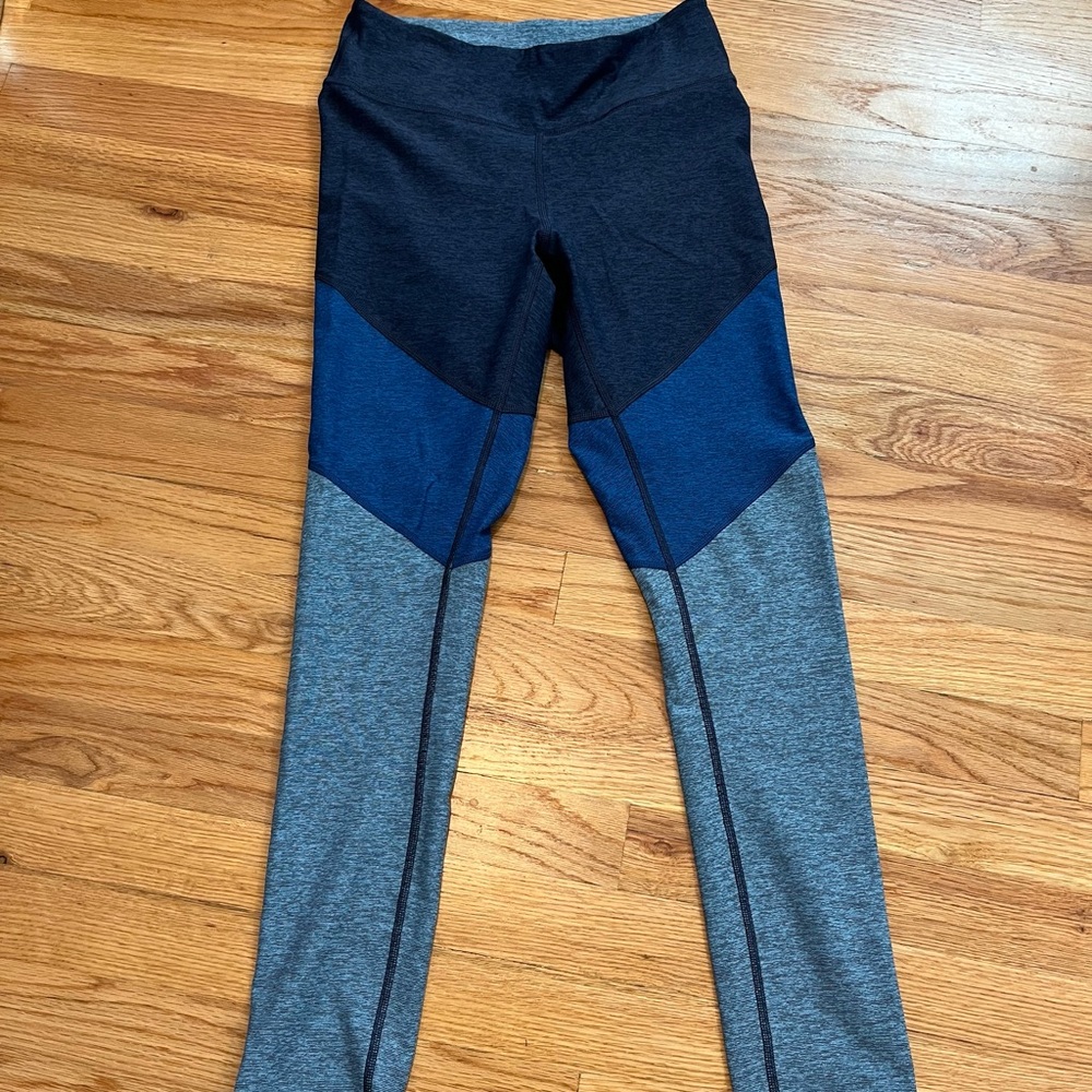 Like New Outdoor Voices 7/8 Warmup Legs in Tri-Color Blue, size small